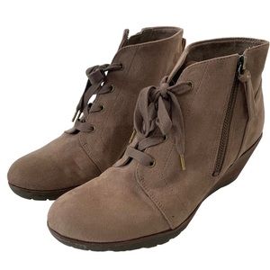 Dr. Scholl's Nelly Wedge Ankle Boots Brown Faux Suede Lace Up Comfort Booties 8